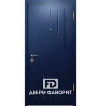 дверь недорогая окрашена синим цинкогрунтом