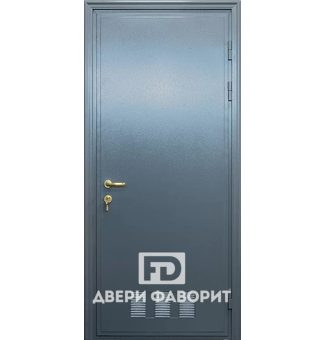 стальная дверь в котельную с вентиляционными решетками, усилена тремя петлями