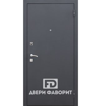 дверь из металла с терморазрывом окрашена серой порошковой краской