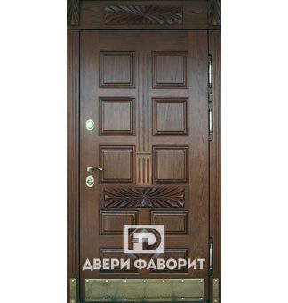 парадная дверь в квартиру с верхней вставкой и отбойником