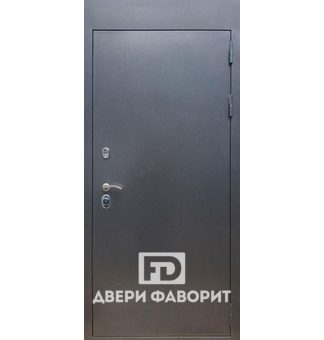 недорогая дверь с верхней вставкой, покрытие цинкогрунт и ламинат