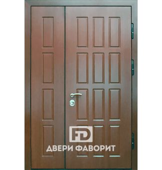 Дверь недорогая парадная с боковой вставкой