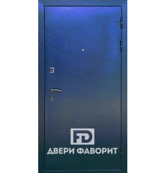 металлическая дверь в квартиру окрашена порошковой краской синего оттенка