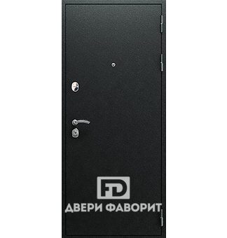 стальная дверь с тремя петлями отделана порошковым напылением