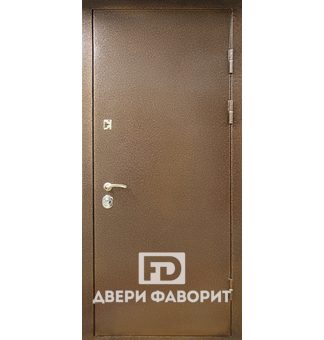 дверь из металла отделана коричневой порошковой краской