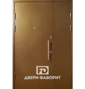металлическая дверь окрашена цинкогрунтом, с двумя замками, глазком и ручкой скобой