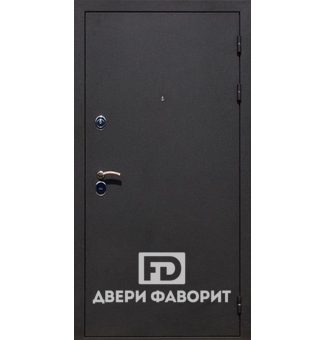 усиленная дверь окрашена цинкогрунтом