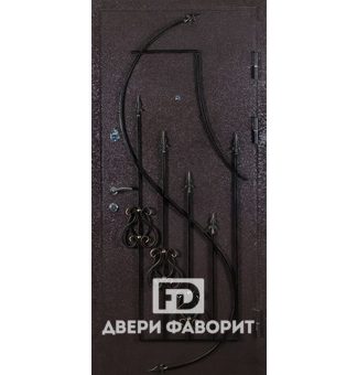 металлическая дверь с ковкой усилена тремя петлями